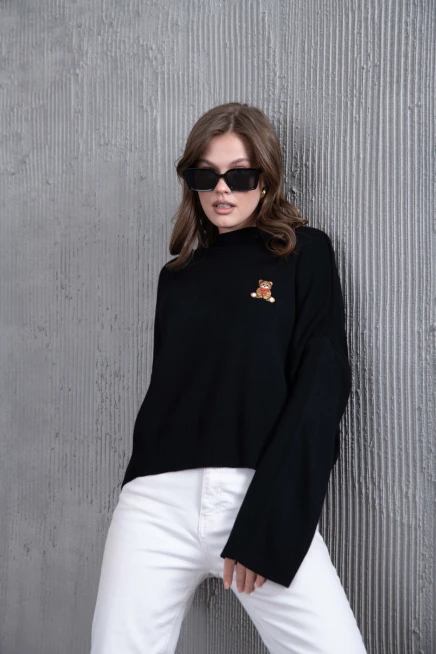 Kadın Siyah Dik Yaka Oversize Nakışlı Triko Kazak