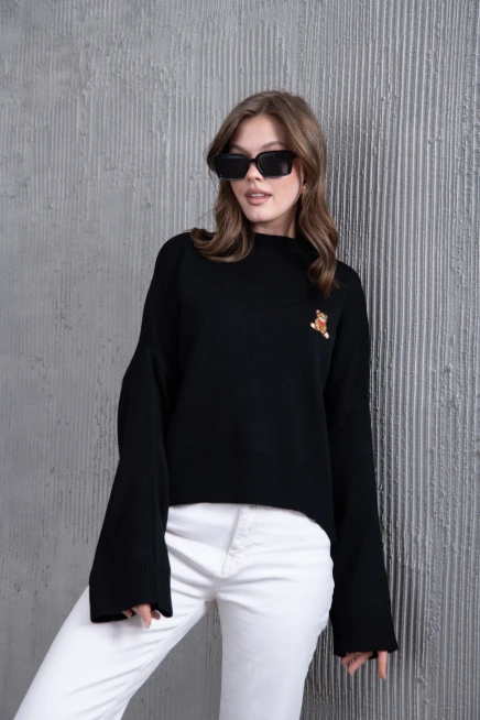 Kadın Siyah Dik Yaka Oversize Nakışlı Triko Kazak