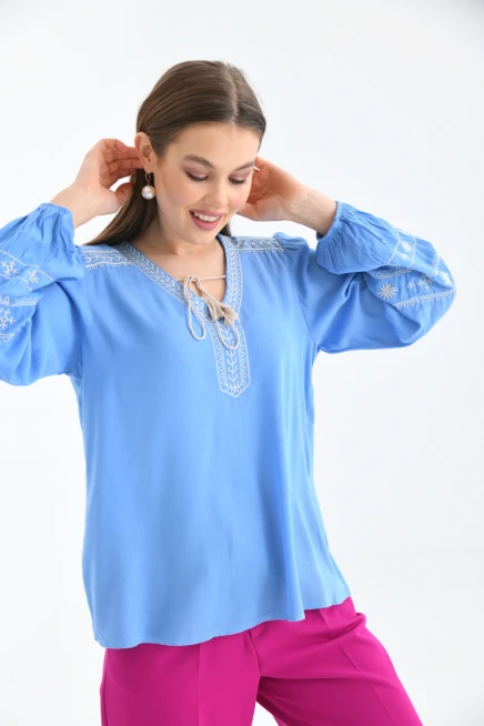 Nakış Detaylı Rahat Yazlık Bluz
