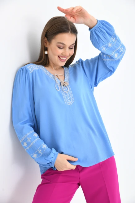 Nakış Detaylı Rahat Yazlık Bluz