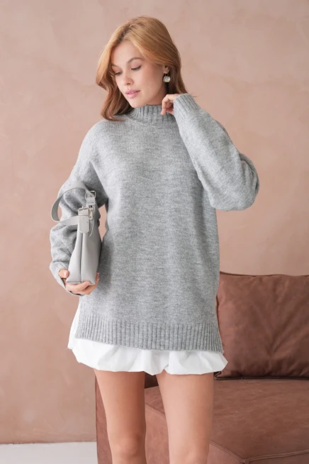 Kadın Yarım Balıkçı Yaka Yırtmaçlı Oversize Triko Kazak