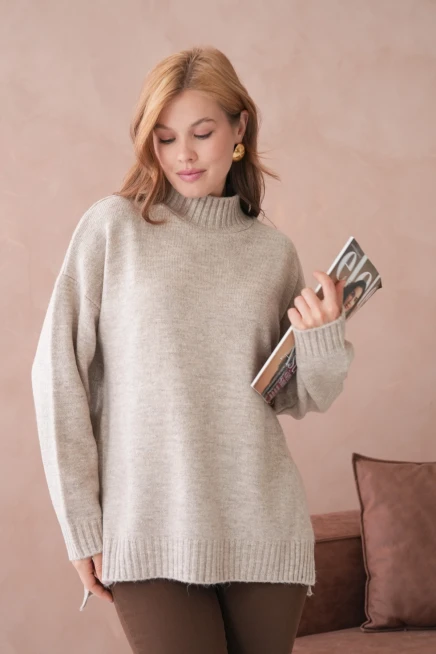 Kadın Yarım Balıkçı Yaka Yırtmaçlı Oversize Triko Kazak