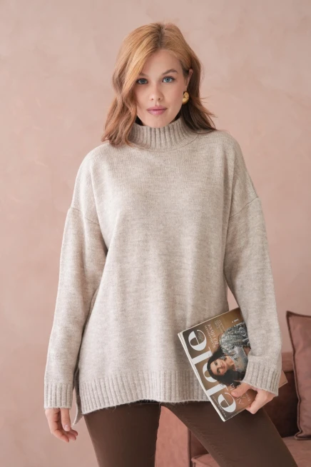 Kadın Yarım Balıkçı Yaka Yırtmaçlı Oversize Triko Kazak