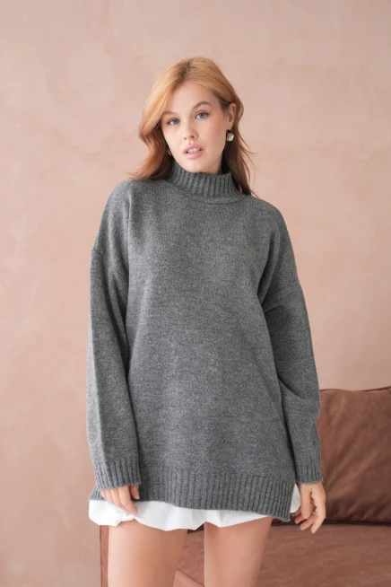 Kadın Yarım Balıkçı Yaka Yırtmaçlı Oversize Triko Kazak