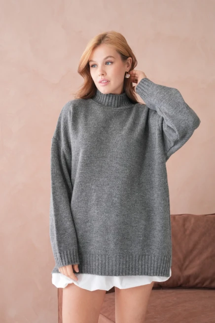 Kadın Yarım Balıkçı Yaka Yırtmaçlı Oversize Triko Kazak