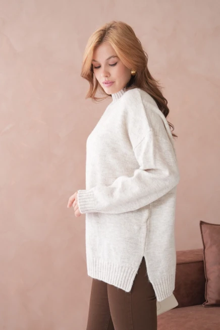 Kadın Yarım Balıkçı Yaka Yırtmaçlı Oversize Triko Kazak