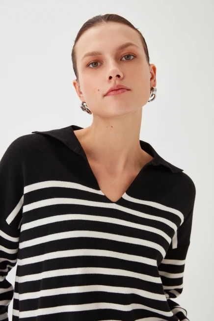 Kadın Siyah Polo Yaka Çizgi Desen Uzun Kol Salaş Triko Kazak