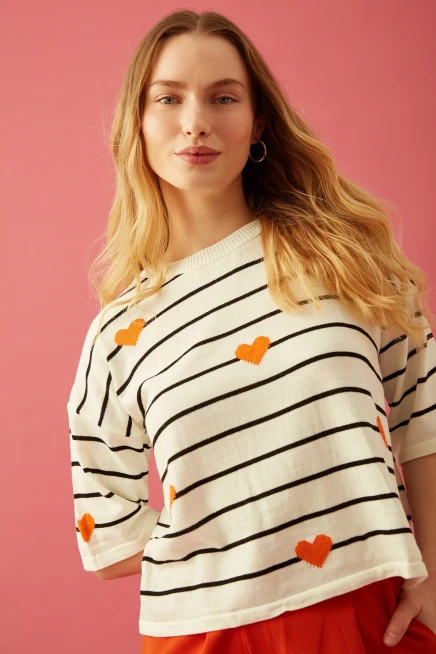 Oversize Çizgili Kalp Nakışlı Ekru Triko Bluz