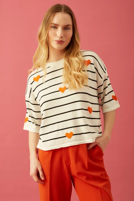 Oversize Çizgili Kalp Nakışlı Ekru Triko Bluz