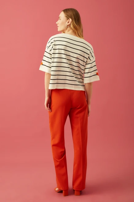 Oversize Çizgili Kalp Nakışlı Ekru Triko Bluz