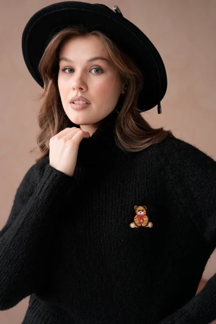 Kadın Balıkçı Yaka Nakış Detaylı Yumuşak Dokulu Kaşkorse Triko Kazak