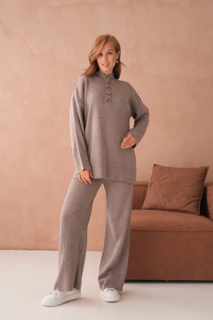 Kadın Dik Yaka Düğme Detay Yırtmaçlı Salaş Kazak Pantolon İkili Triko Takım