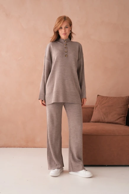 Kadın Dik Yaka Düğme Detay Yırtmaçlı Salaş Kazak Pantolon İkili Triko Takım