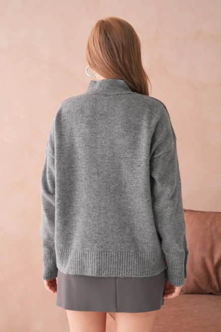 Kadın Dik Yaka Kolları Düğme Detaylı Yumuşak Dokulu Şardonlu Triko Kazak