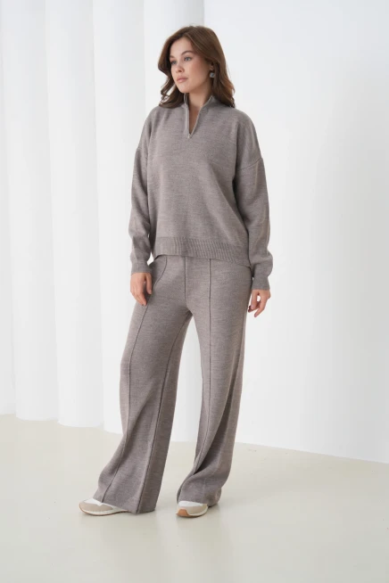 Kadın Dik Yaka Yarım Pat Fermuar Yırtmaçlı Kazak Pantolon İkili Triko Takım