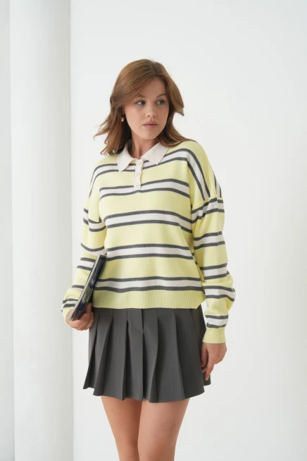 Kadın Polo Yaka Çizgili Yumuşak Dokulu Oversize Triko Kazak 