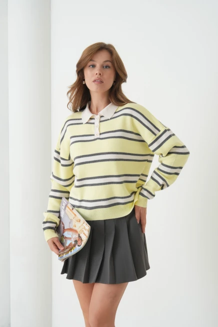 Kadın Polo Yaka Çizgili Yumuşak Dokulu Oversize Triko Kazak 