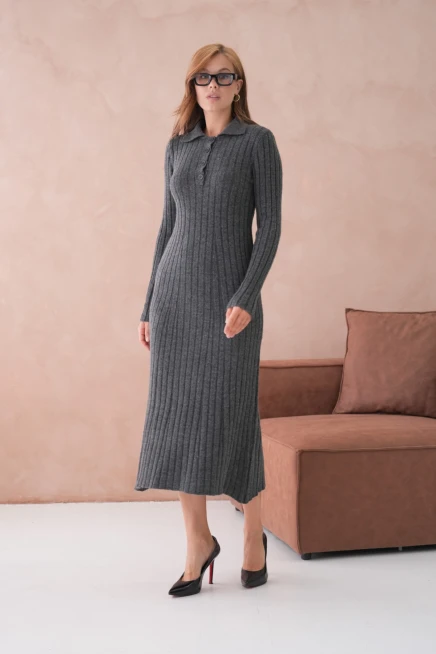 Kadın Polo Yaka Düğme Detay Maxi Boy Yumuşak Dokulu Fitilli Triko Elbise