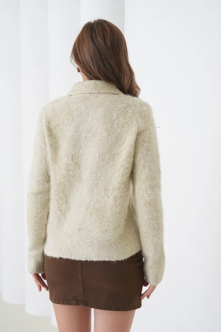 Kadın Polo Yaka Taşlı Gül Düğme Detaylı Bürümcük Yumuşak Dokulu Triko Ceket