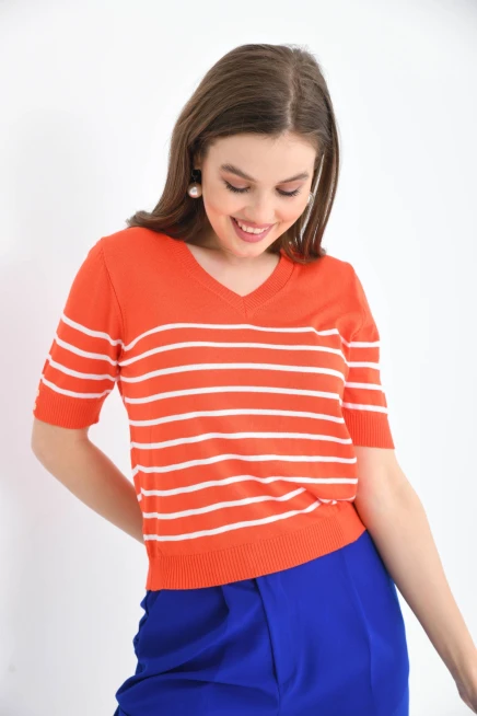 Kadın V Yaka Çizgili Kısa Kol Triko Kazak