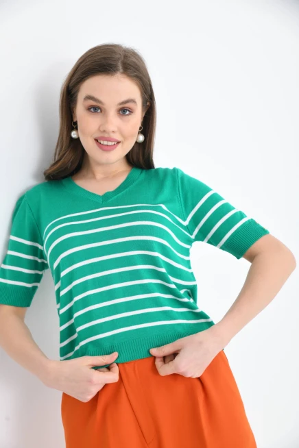 Kadın V Yaka Çizgili Kısa Kol Triko Kazak