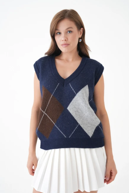 Kadın V Yaka Desenli Yumuşak Dokulu Triko Sweater