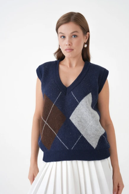 Kadın V Yaka Desenli Yumuşak Dokulu Triko Sweater