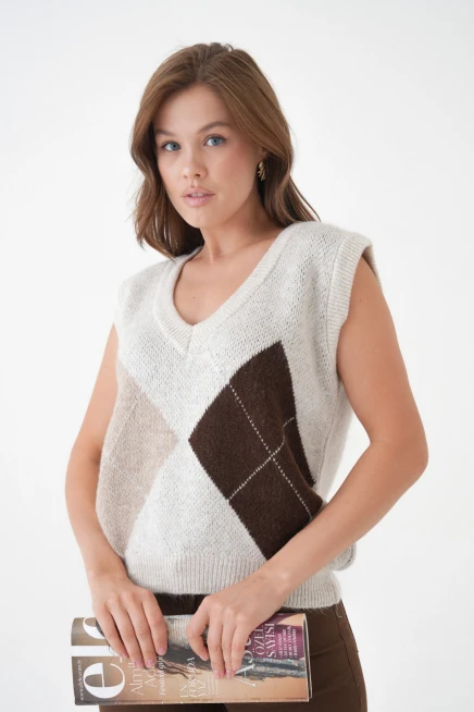 Kadın V Yaka Desenli Yumuşak Dokulu Triko Sweater