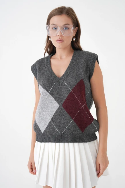 Kadın V Yaka Desenli Yumuşak Dokulu Triko Sweater