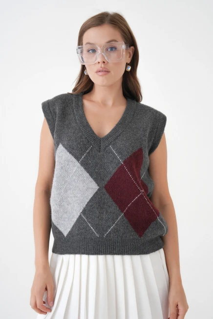 Kadın V Yaka Desenli Yumuşak Dokulu Triko Sweater