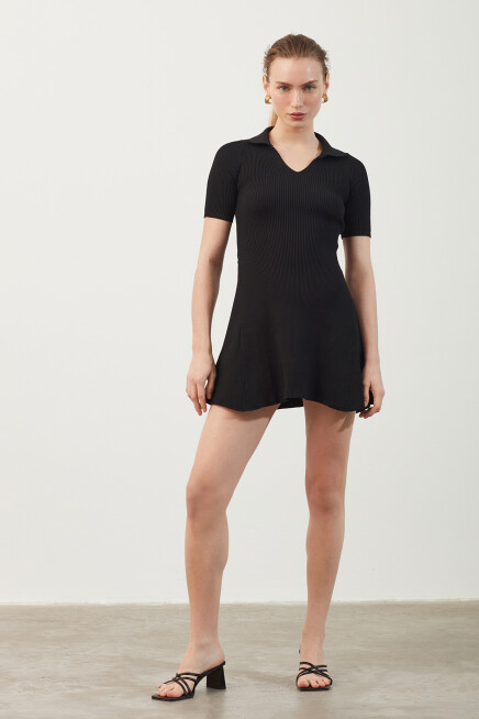 Polo Yaka Siyah Mini Elbise