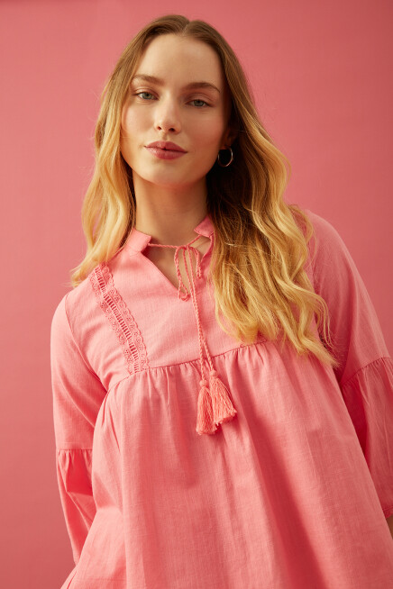 Dik Yaka Volanlı Pembe Bluz