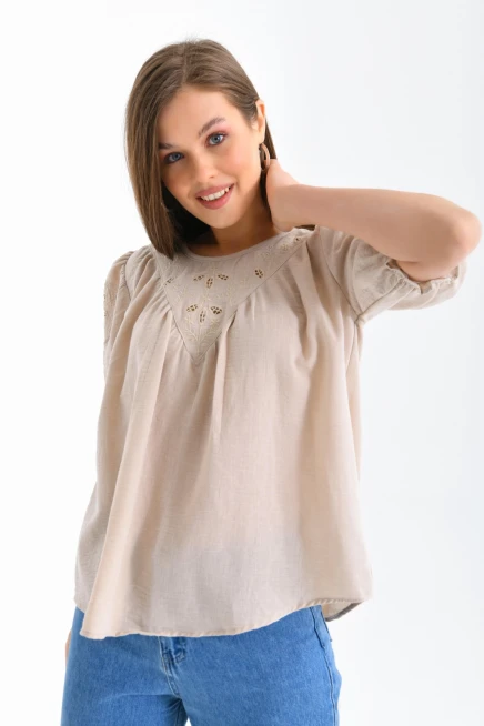 Bej Renk Yaka Detaylı Kadın Bluz