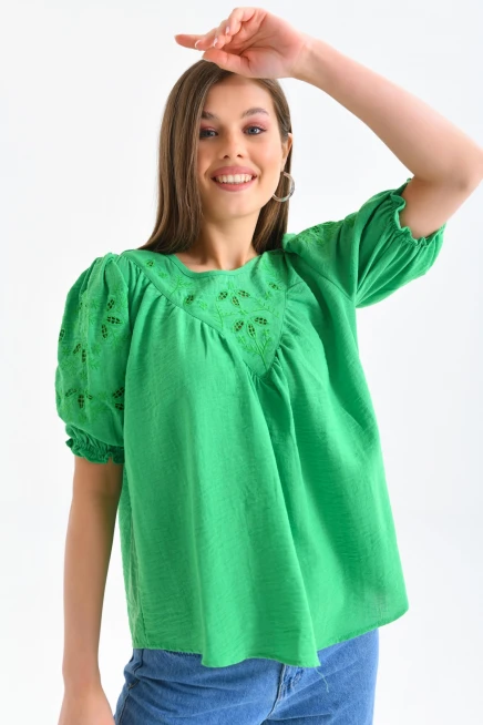 Yeşil Renk Yaka Detaylı Kadın Bluz