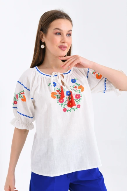 Kadın Kemik Rengi Çiçek Nakış Detaylı Bluz