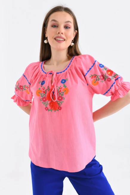 Kadın Çiçek Nakış Detaylı Pembe Renk Bluz