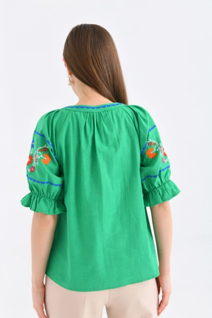 Kadın Çiçek Nakış Detaylı Yeşil Bluz