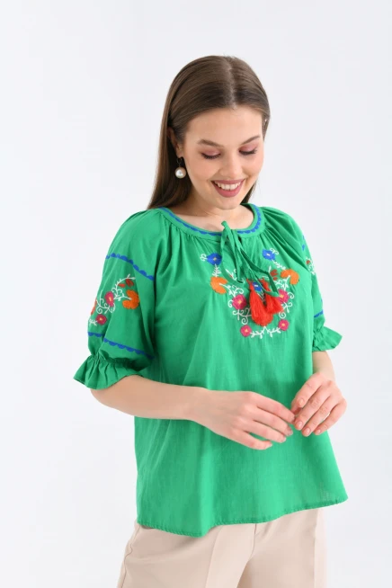 Kadın Çiçek Nakış Detaylı Yeşil Bluz