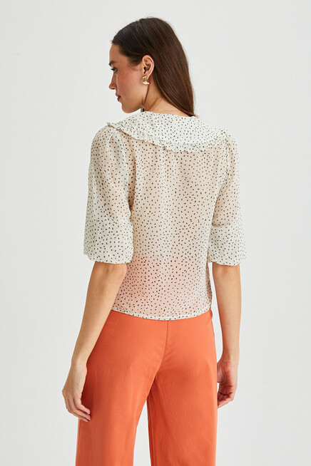 Kadın Desenli Yaka Bağlama Detaylı Şifon Bluz
