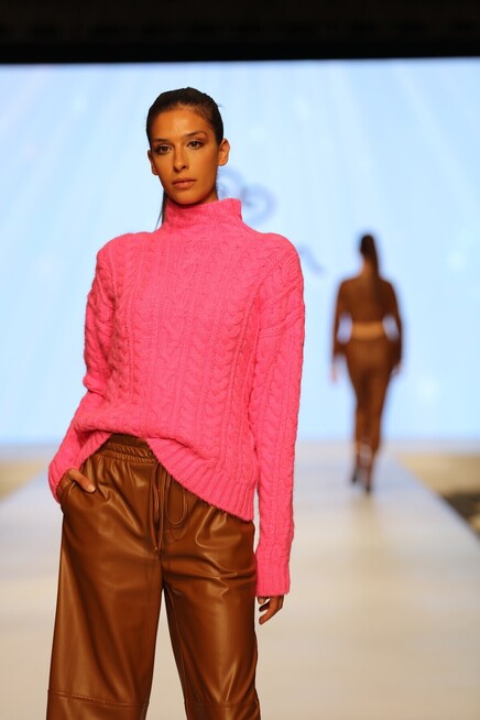 Womens Fuchsia Turtleneck Textured Loose Knitwear Sweater