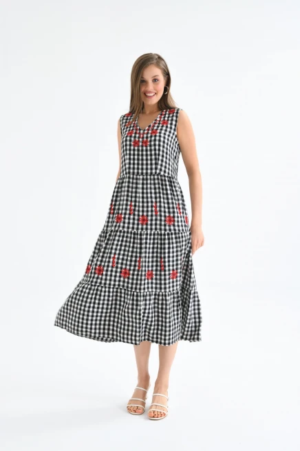 Nakış Detaylı Sıfır Kol Uzun Elbise