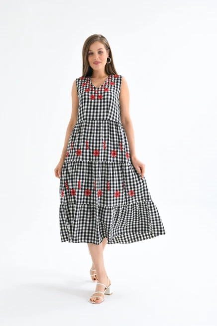 Nakış Detaylı Sıfır Kol Uzun Elbise