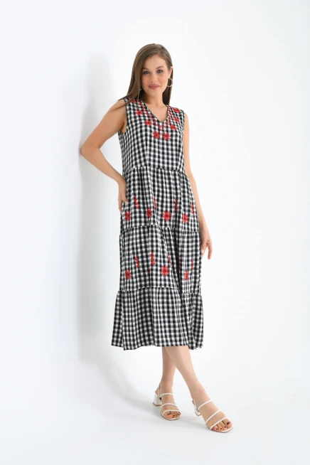 Nakış Detaylı Sıfır Kol Uzun Elbise