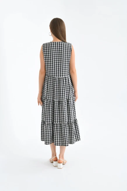 Nakış Detaylı Sıfır Kol Uzun Elbise