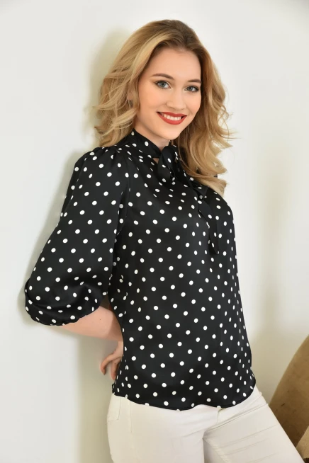 Uzun Kol Bağlama Detaylı Saten Bluz