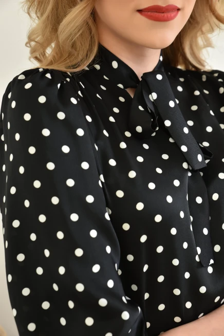 Uzun Kol Bağlama Detaylı Saten Bluz