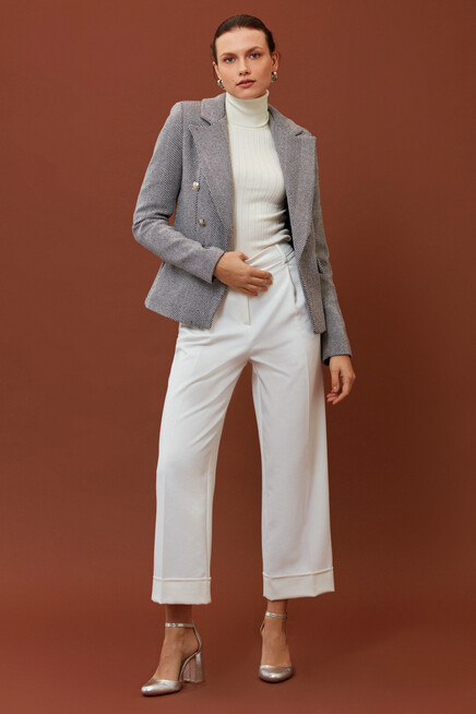 Kadın Siyah Balık Sırtı Desenli Slim Düğme Detay Kısa Ceket