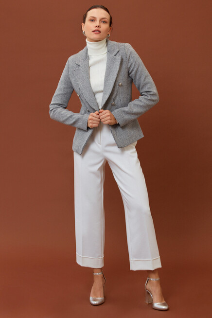 Kadın Siyah Balık Sırtı Desenli Slim Düğme Detay Kısa Ceket