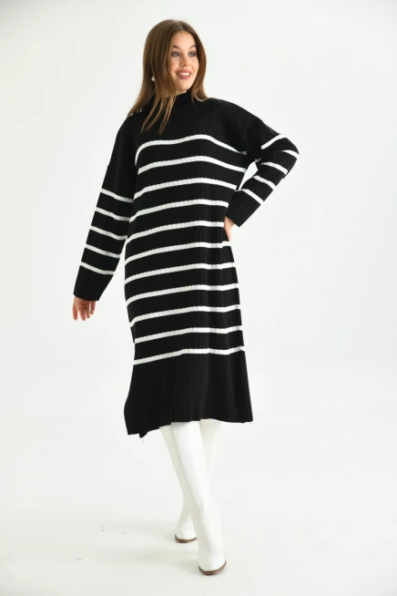 Kadın Siyah Çizgili Desen Dik Yaka RIB Örme Yandan Yırtmaçlı Uzun Salaş Triko Elbise