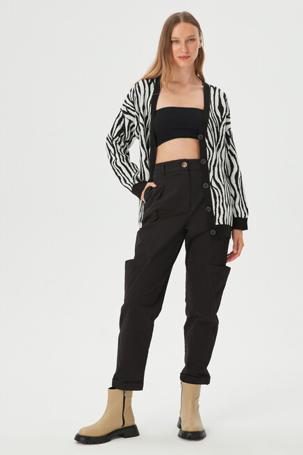 Kadın Siyah Desenli Düğme Detaylı Uzun Salaş Hırka